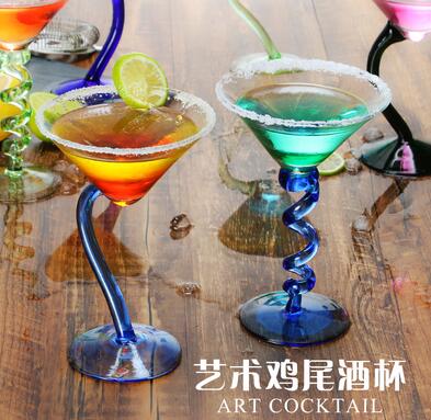 创意艺术弯脚鸡尾酒杯弹簧高脚杯三角杯彩色玻璃杯马天尼杯香槟杯